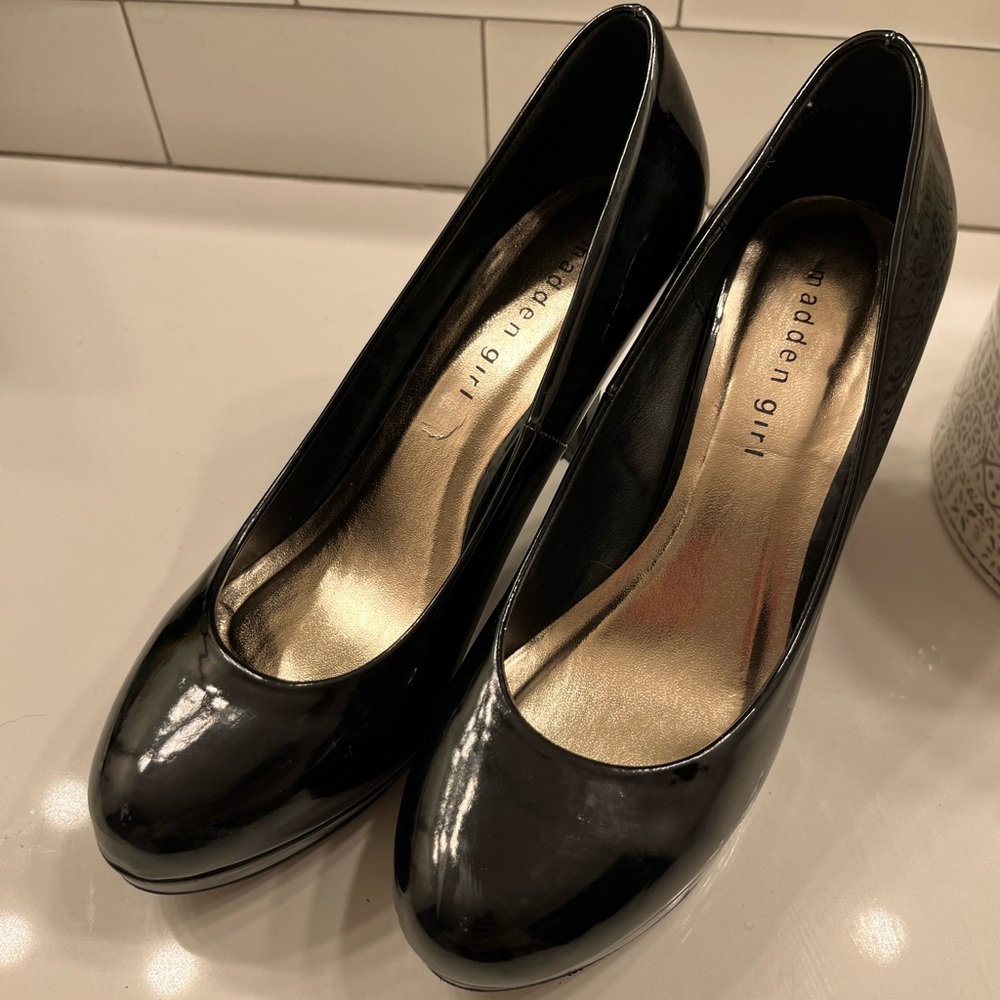 Steve Madden Black heels - size 8